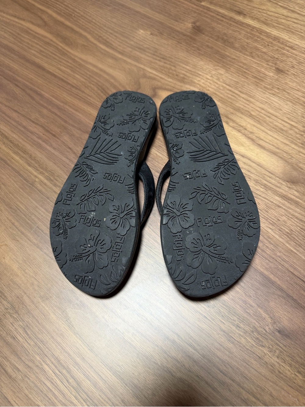 Flojos Black Textured Flip Flop Sandals - Picture 4 of 4